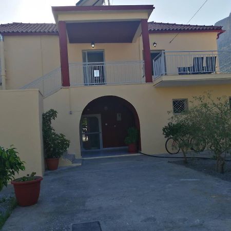 Ferienwohnung Sunny Cozy House With Grand Courtyard Leonídion Exterior foto