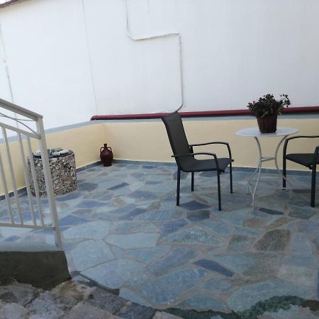 Ferienwohnung Sunny Cozy House With Grand Courtyard Leonídion Exterior foto