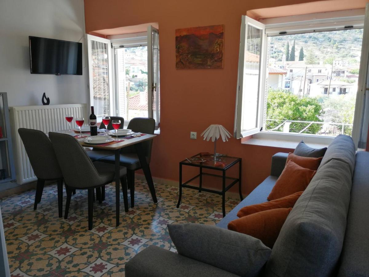 Ferienwohnung Sunny Cozy House With Grand Courtyard Leonídion Exterior foto