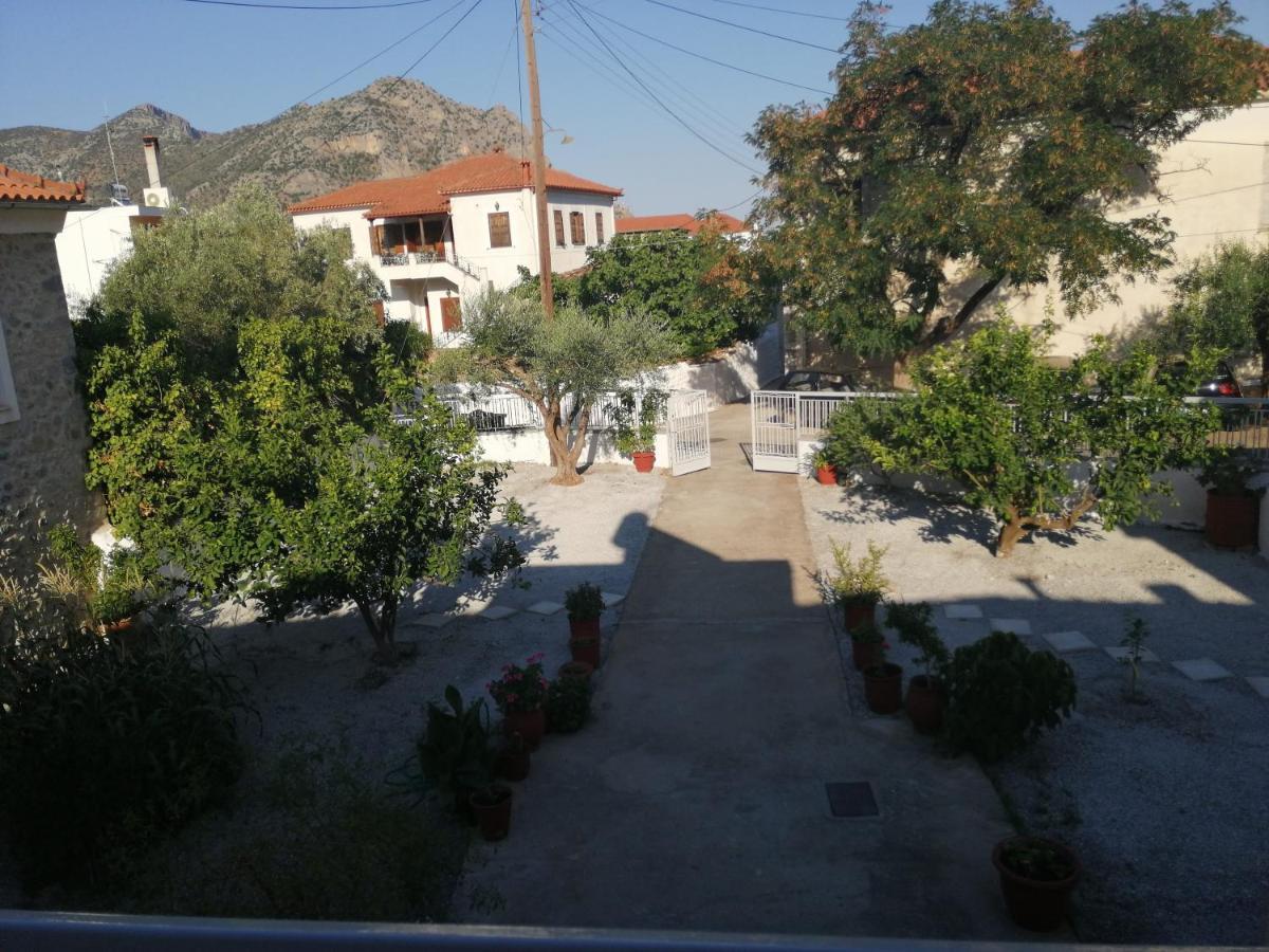 Ferienwohnung Sunny Cozy House With Grand Courtyard Leonídion Exterior foto