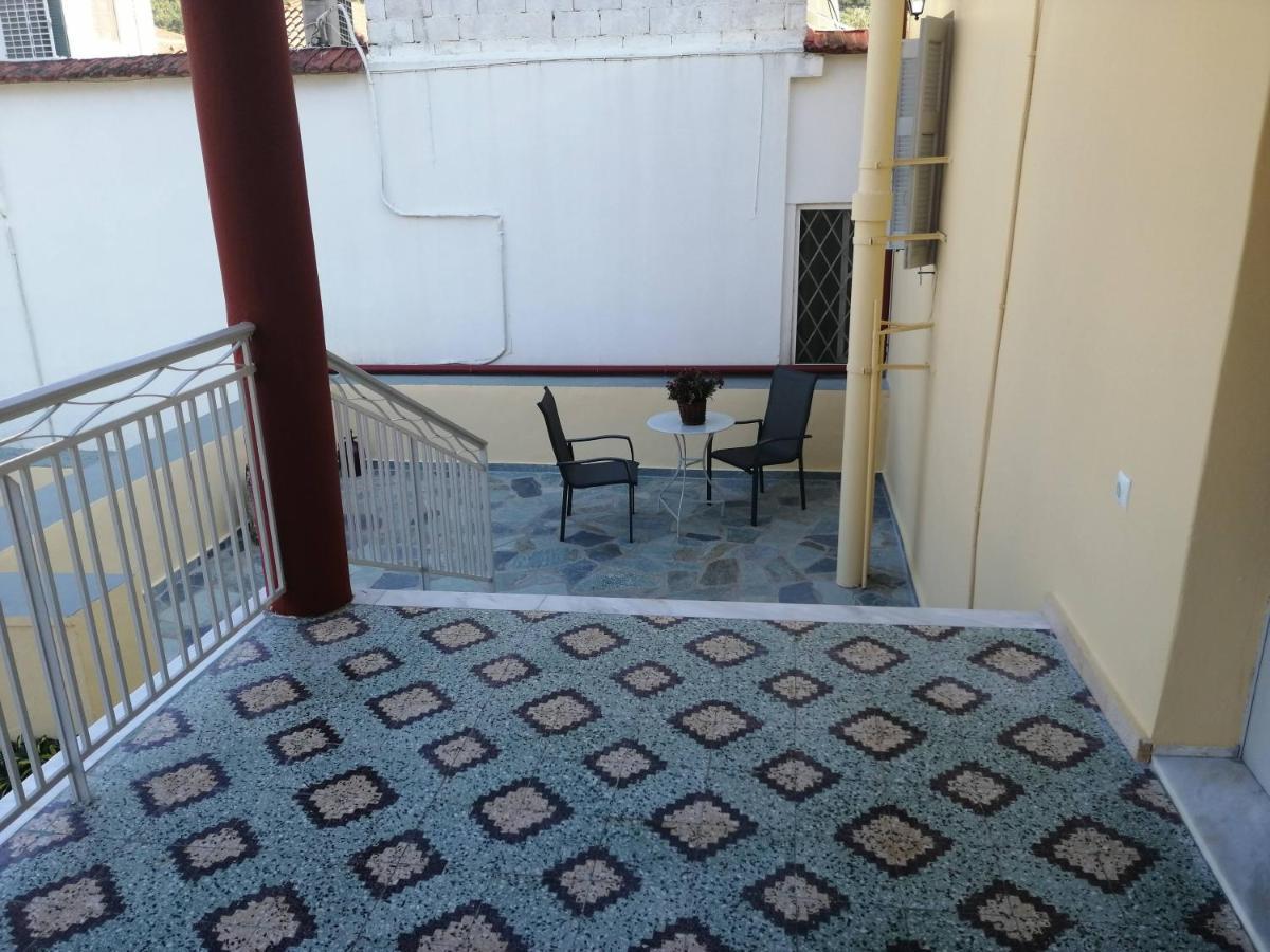 Ferienwohnung Sunny Cozy House With Grand Courtyard Leonídion Exterior foto