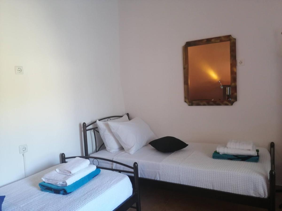 Ferienwohnung Sunny Cozy House With Grand Courtyard Leonídion Exterior foto