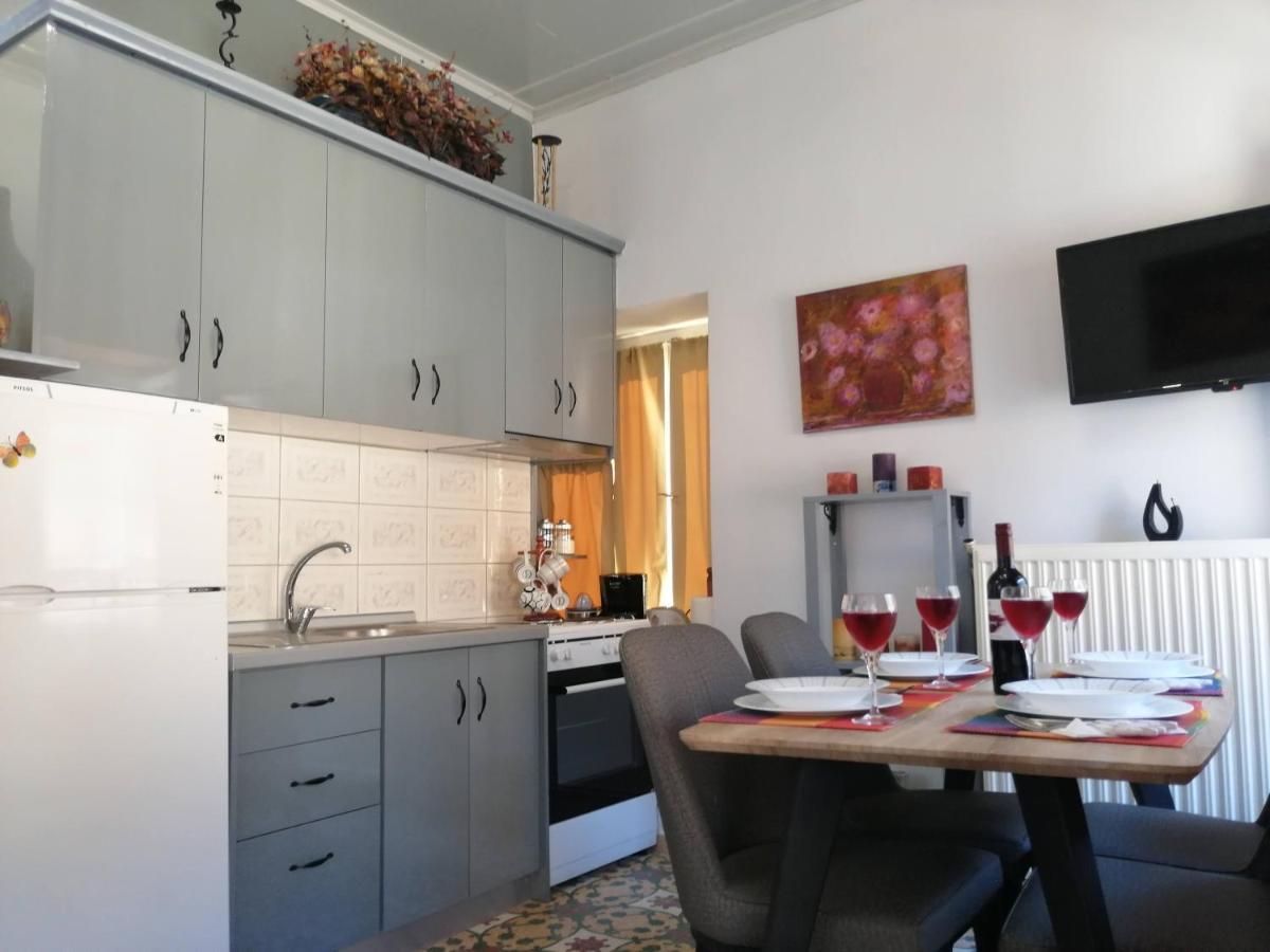 Ferienwohnung Sunny Cozy House With Grand Courtyard Leonídion Exterior foto