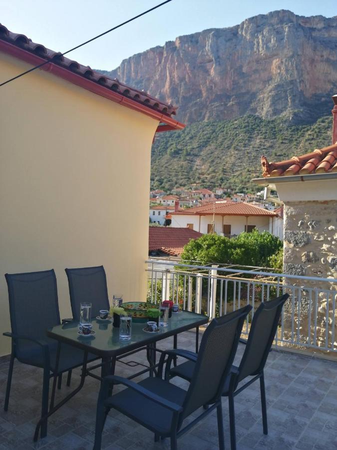 Ferienwohnung Sunny Cozy House With Grand Courtyard Leonídion Exterior foto